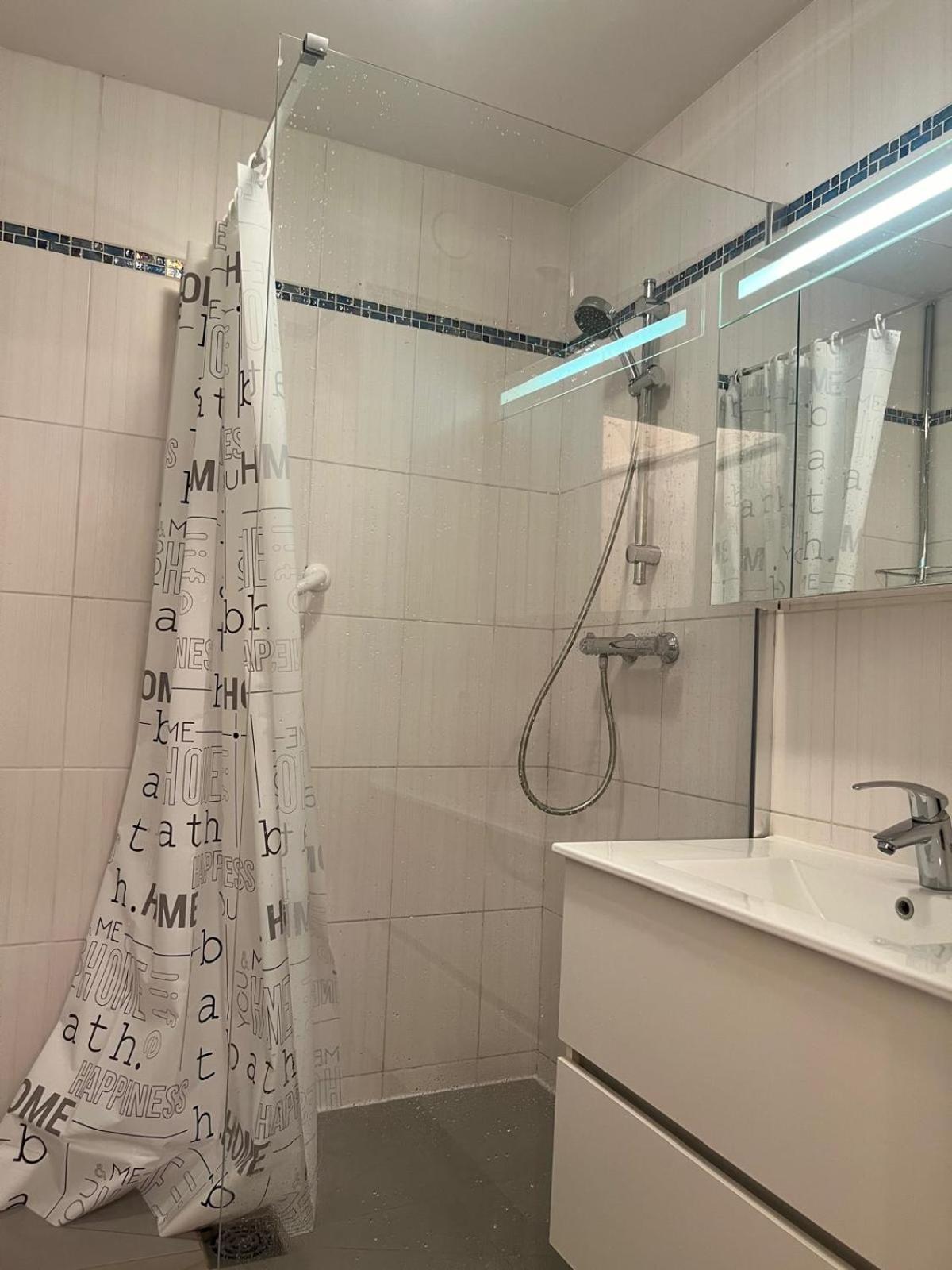 Champion Suites サルセル エクステリア 写真